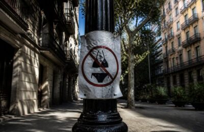 Amendă de aproximativ 300 de euro pentru costumul de baie purtat pe străzile din Barcelona
