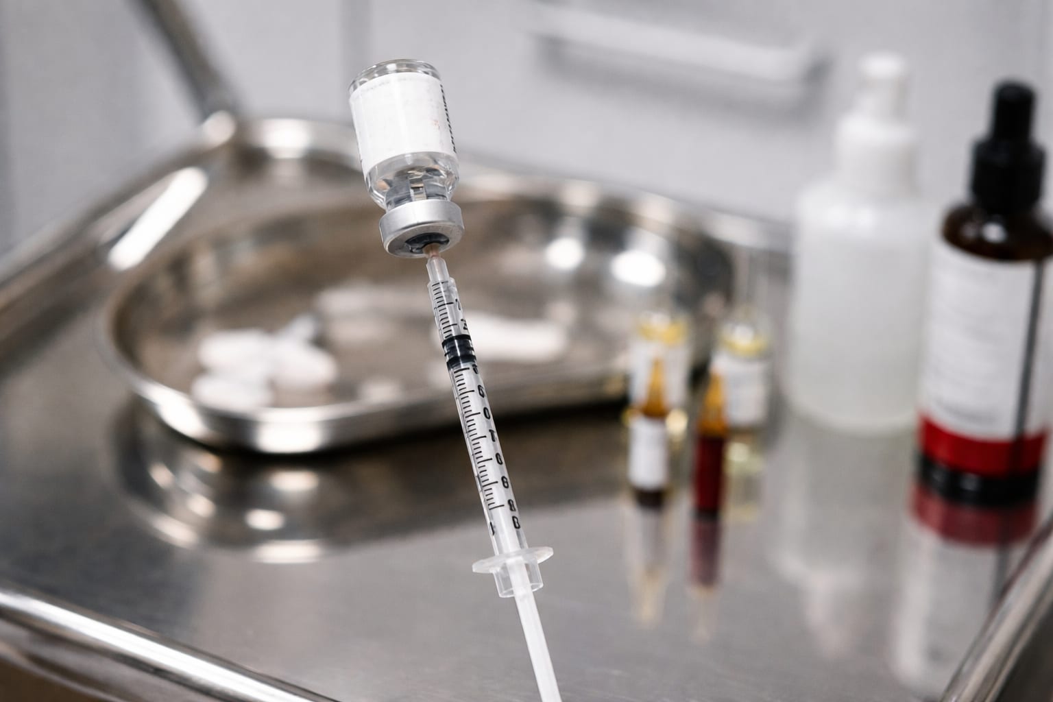 Cum funcționează vaccinul personalizat care prelungește viața fără cancer la pacienții cu melanom