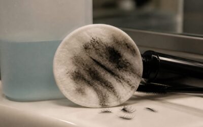 De ce demachierea agresivă îți afectează genele și pielea din jurul ochilor