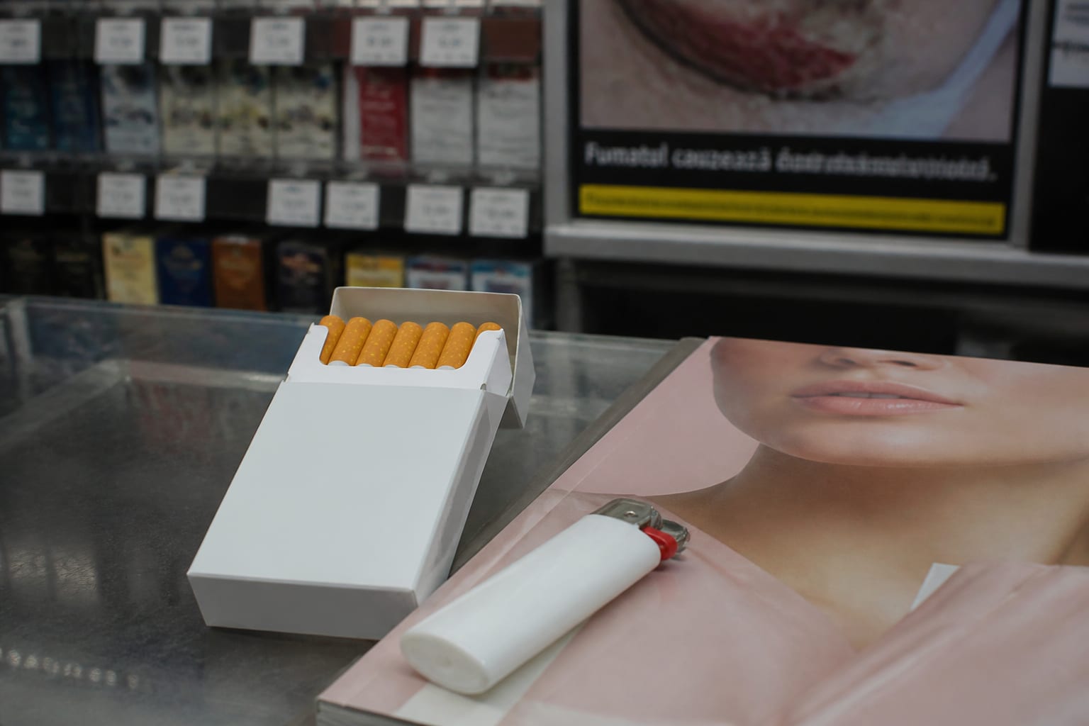 De ce vedem din nou țigări în poze cu Kylie Jenner sau Dua Lipa și ce înseamnă asta pentru pielea ta
