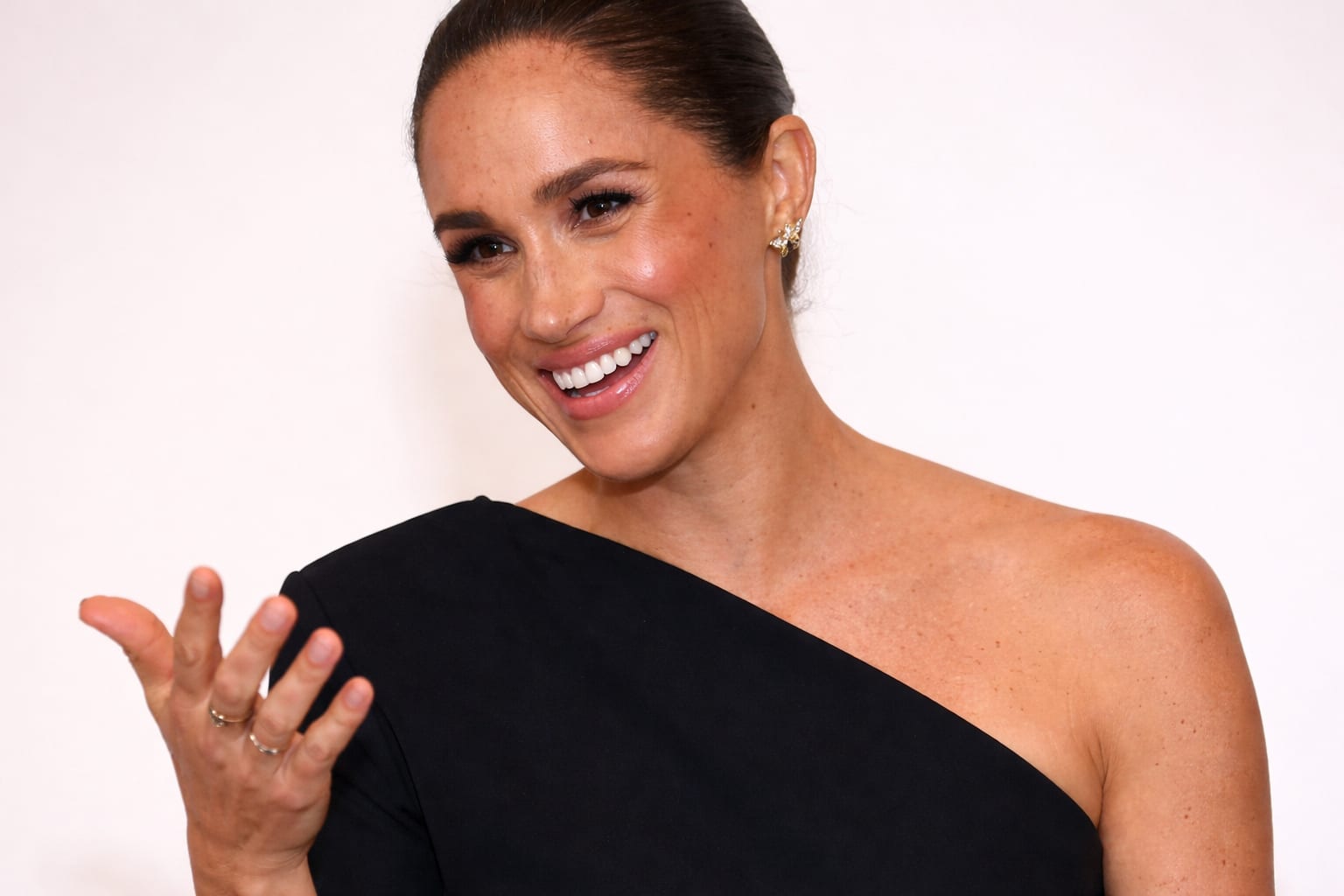 Meghan Markle a purtat din nou o pereche de cercei ai prințesei Diana la un eveniment în Canada