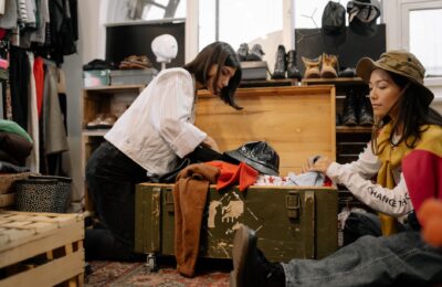 74% dintre locuitorii României au cumpărat haine second-hand în ultimii trei ani