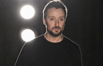 Anthony Vaccarello pleacă de la Saint Laurent după 10 ani la conducerea creației