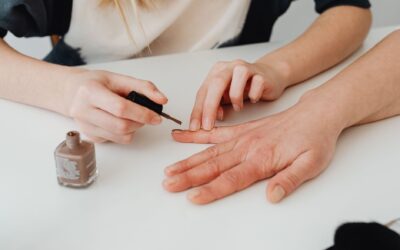 Jammy nails aduc culorile de toamnă în straturi translucide. Cum se obține manichiura acasă